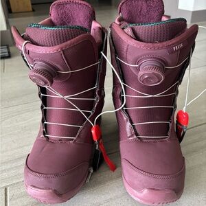 Burton Women's Snowboard Boots (Size 7.5)